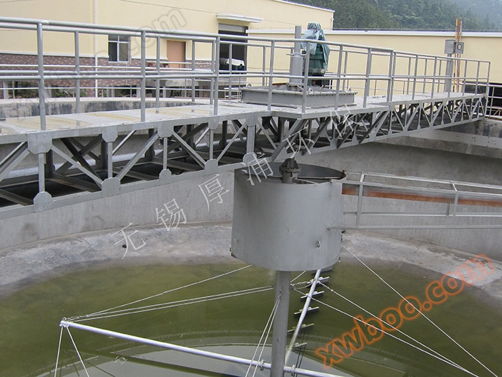 Raschiatore di fango con azionamento centrale ZCG