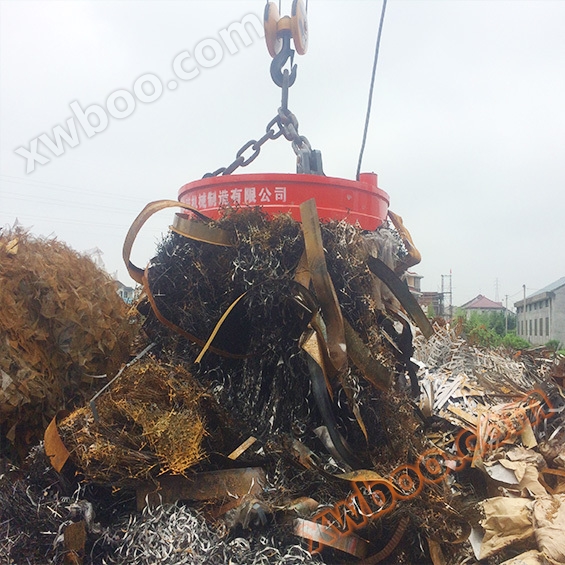 Lifting electromagnet for lifting scrap steel