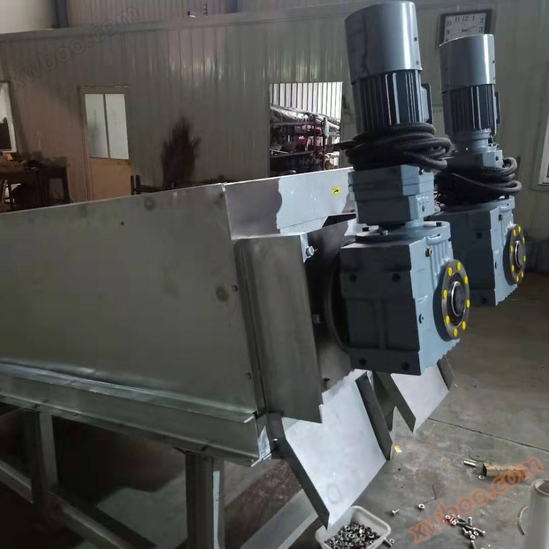 Livestock manure and sewage solid-liquid separator stacking screw machine